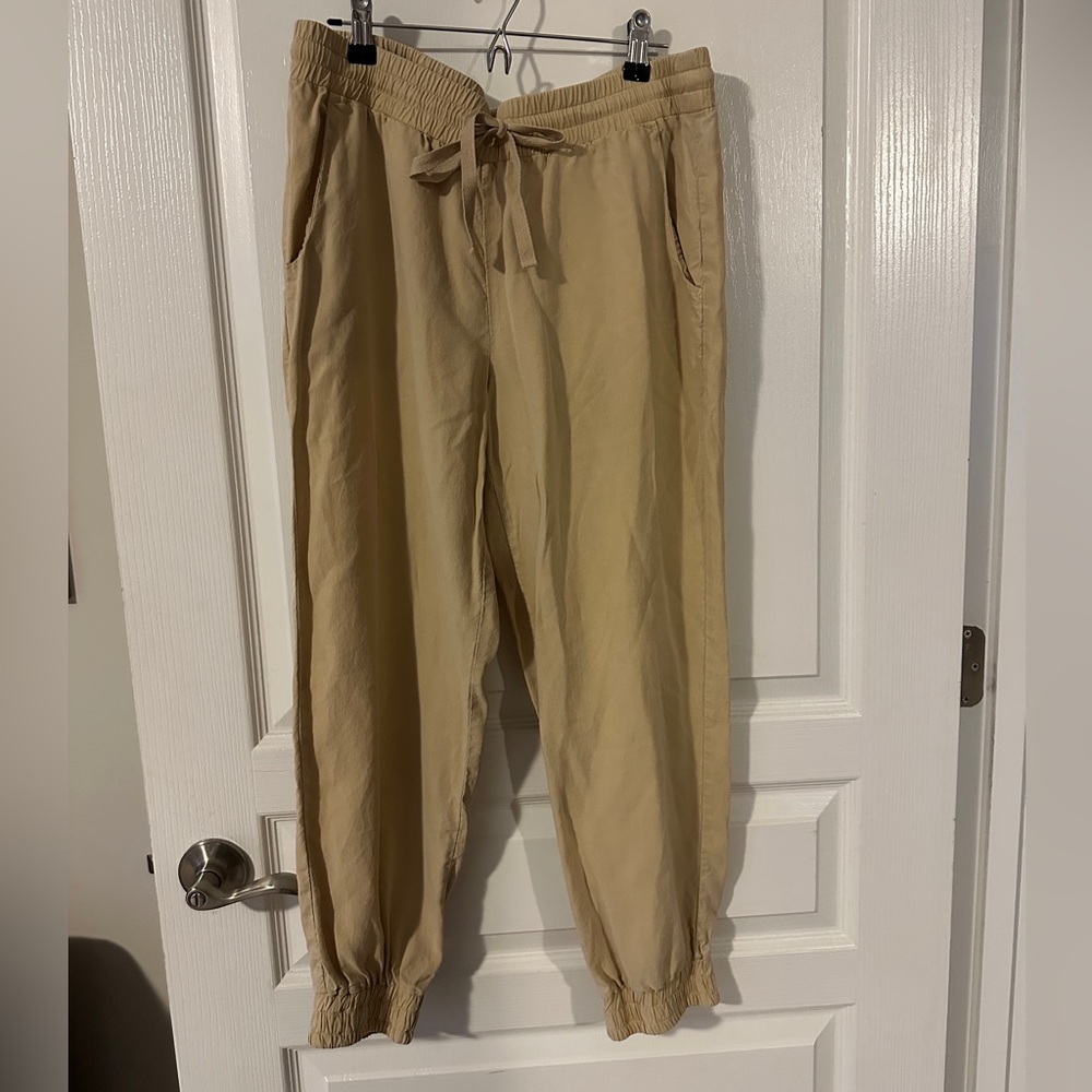 Bell Dahl cropped Jogger Pants. Size Small.  Great Condition.